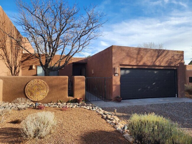 Building Photo - 246 Loma Entrada