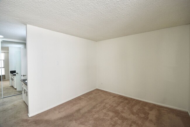 Building Photo - 4414 Woodman Ave