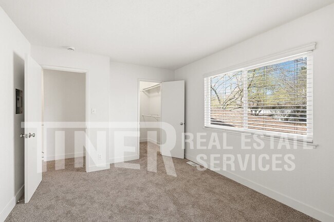 Building Photo - 243 Breuner Dr