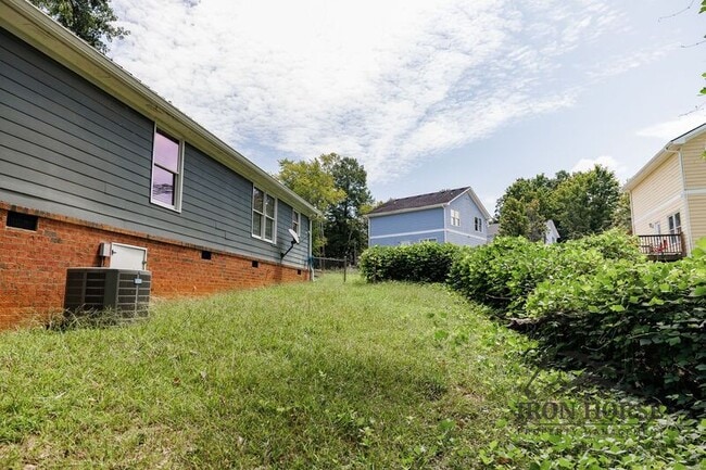 Building Photo - 130 Mandy Dr