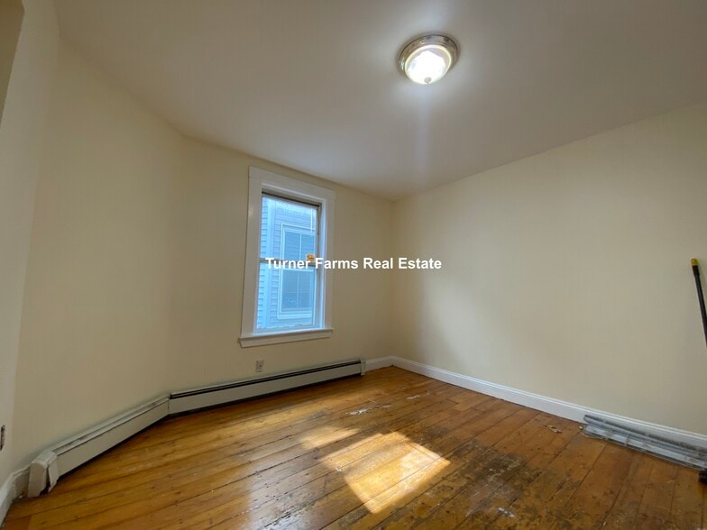 Building Photo - 65 Pleasant St