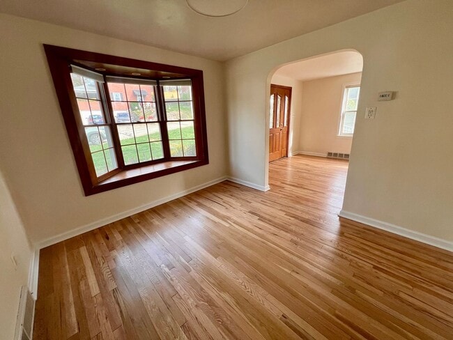 Building Photo - Pittsburgh - 2 Bedroom 1.5 Bathroom - Home...