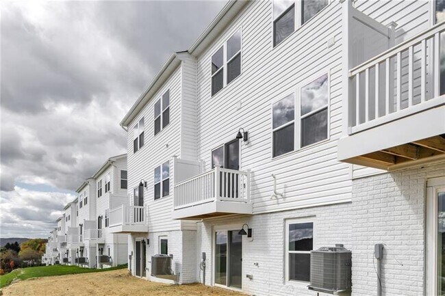 Building Photo - 126 Scotland Ln