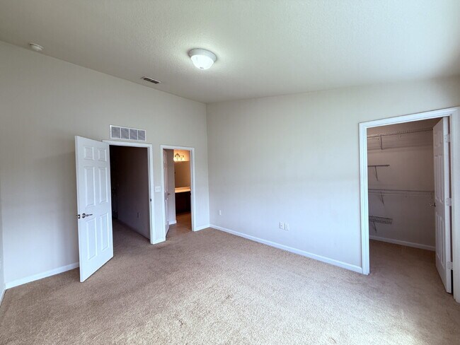 Building Photo - "Stunning Water View Townhouse for Rent in...