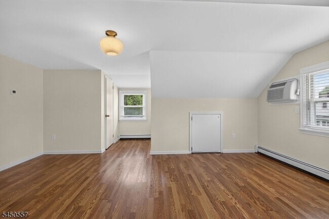 Building Photo - 663 Mountain Ave