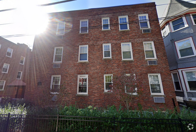 Building Photo - 34 Harris St