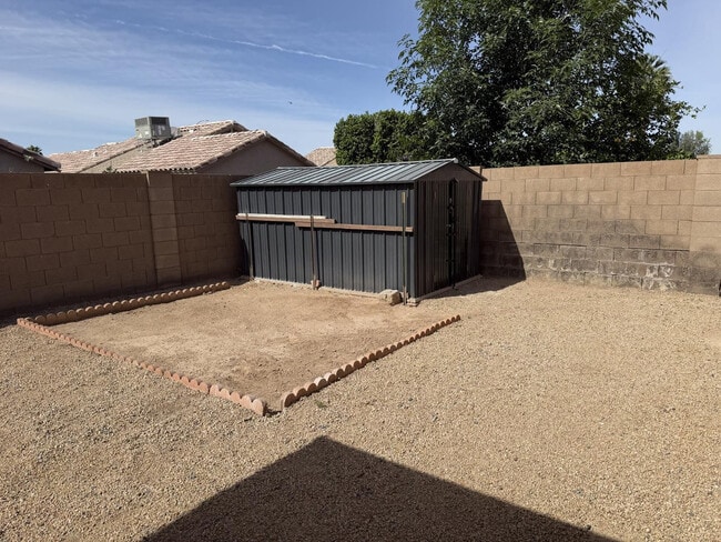 Building Photo - 8563 W Mission Ln