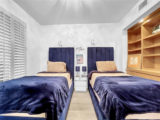 Building Photo - 3608 54th Dr W