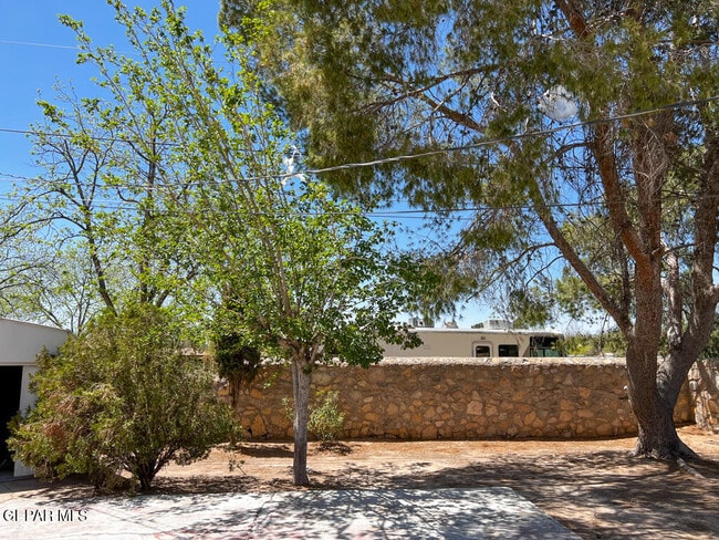 Building Photo - 481 Rio Arriba Dr