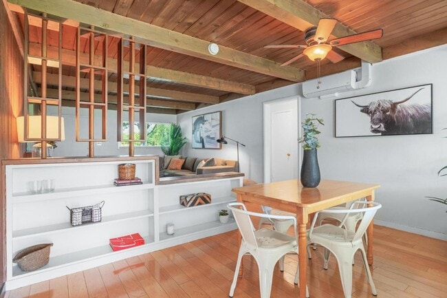 Building Photo - Charming Mid-Century Home with Detached St...