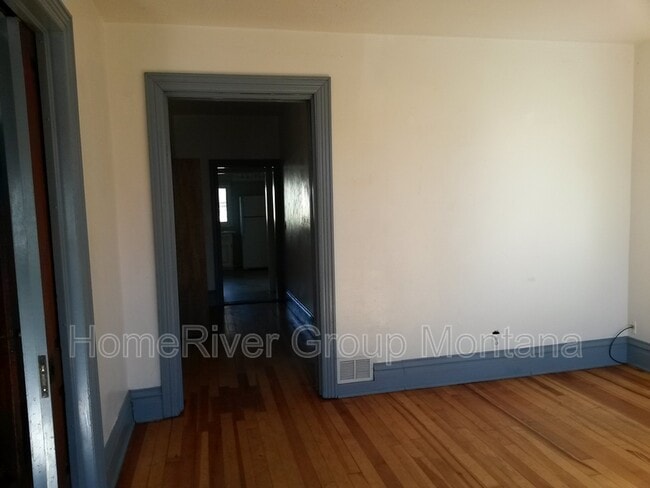 Building Photo - 528 S 5th St W