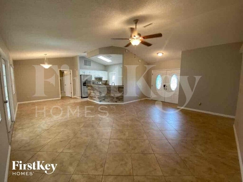 Building Photo - 944 Devonshire Way