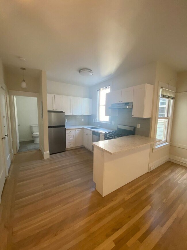 Building Photo - 3988