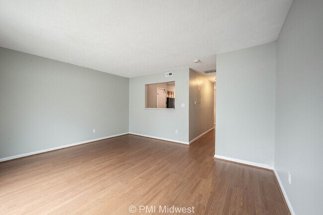 Building Photo - "Charming 2-Bed Haven with 1.5 Baths in Indianapolis – Cozy Living Awaits!"