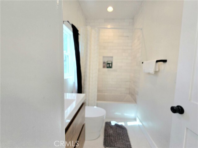 Building Photo - 1225 W 41st St