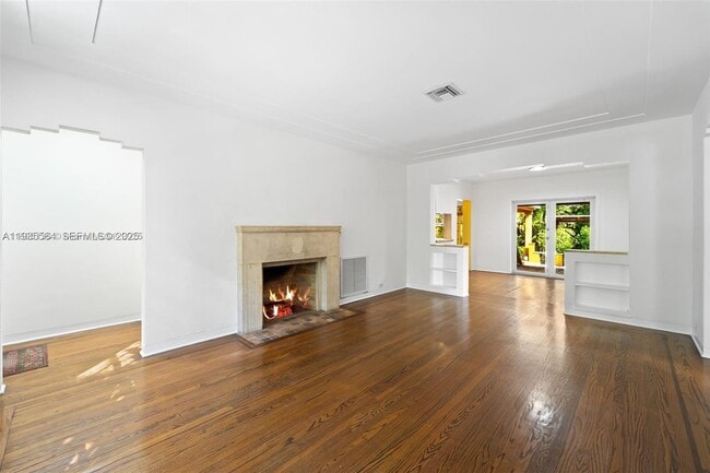 Building Photo - 911 NE 72nd Terrace