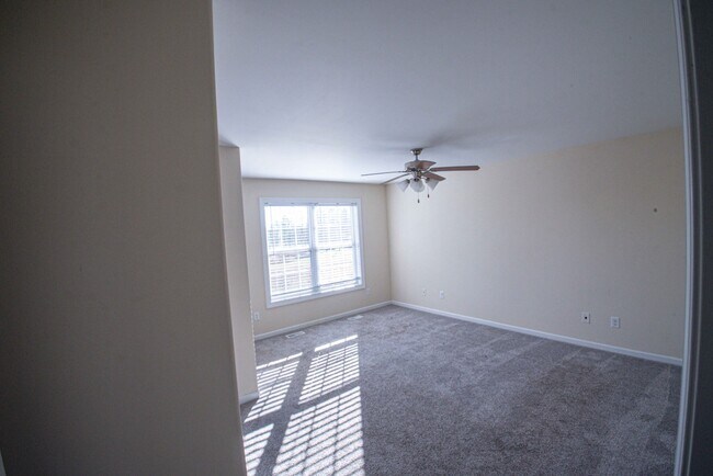 Building Photo - 614 N Center St