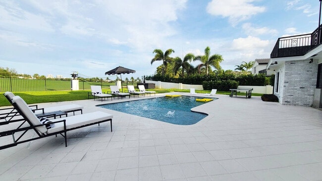 Building Photo - 4312 NE 22nd Ave