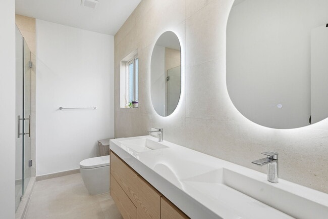 Building Photo - 950 S Shore Dr