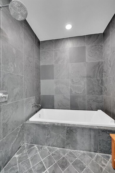 Building Photo - 900 Biscayne Blvd