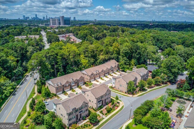 Building Photo - 1450 Edgebrook Ct NE