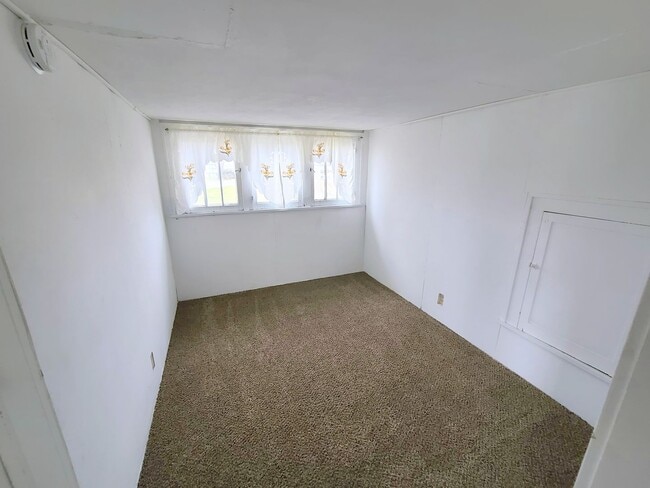 Building Photo - Nice 3-Bedroom, 1-1/2 Bathroom on Goshen's...