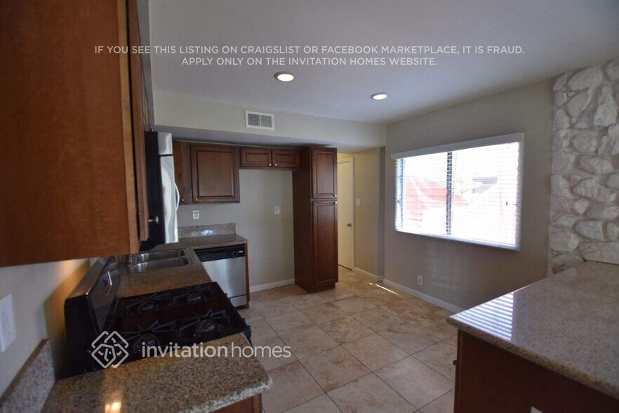 Building Photo - 636 N Lamer St