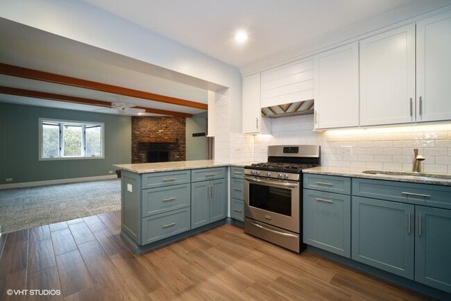 Building Photo - Renovated 3 bedroom home in award winning ...