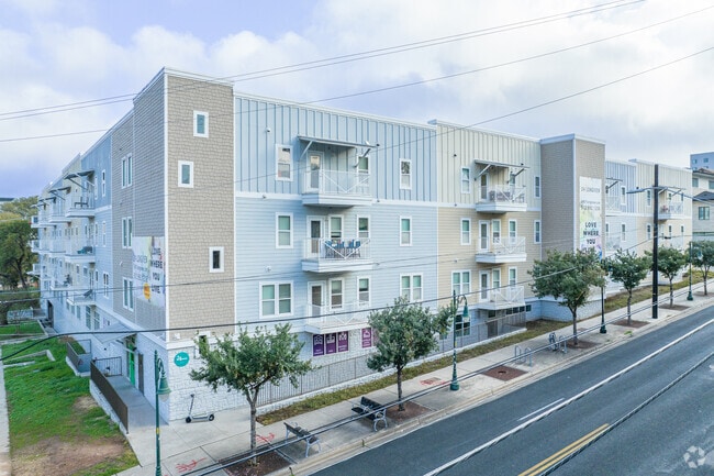 Building Photo - 24 Longview Apartments