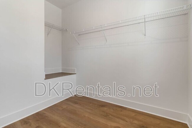 Building Photo - 964 N Circle Dr NW