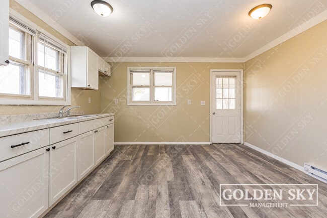 Building Photo - 2125 E Harvard Ave