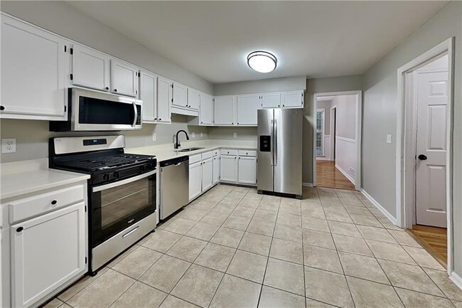 Building Photo - 4241 Glenforest Way