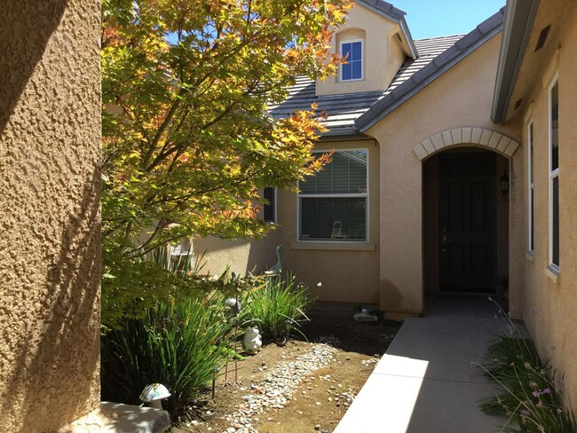 Building Photo - Welcome to Harlan Ranch!!!
