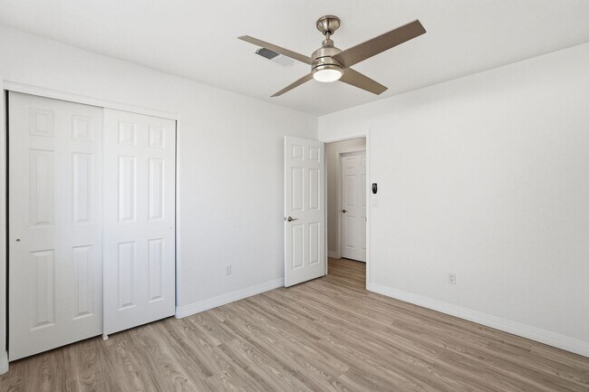 Building Photo - Ready to Move in! Three bedrooms