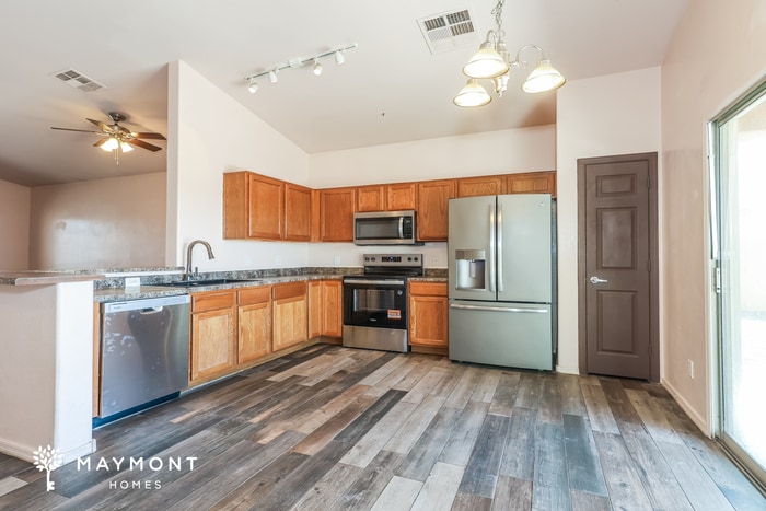 Building Photo - 767 W Barrus Dr