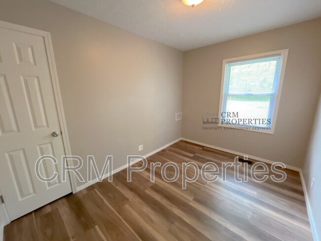 Building Photo - 521 Arthur Dr