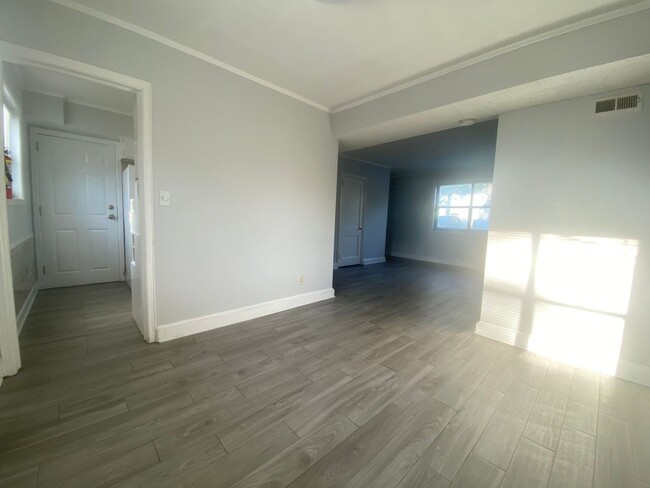 Building Photo - AVAILABLE NOW!! Low Maintenance Living in ...