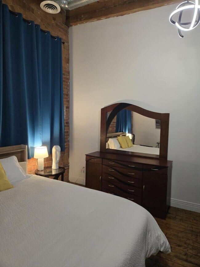 Building Photo - 227 Iron St