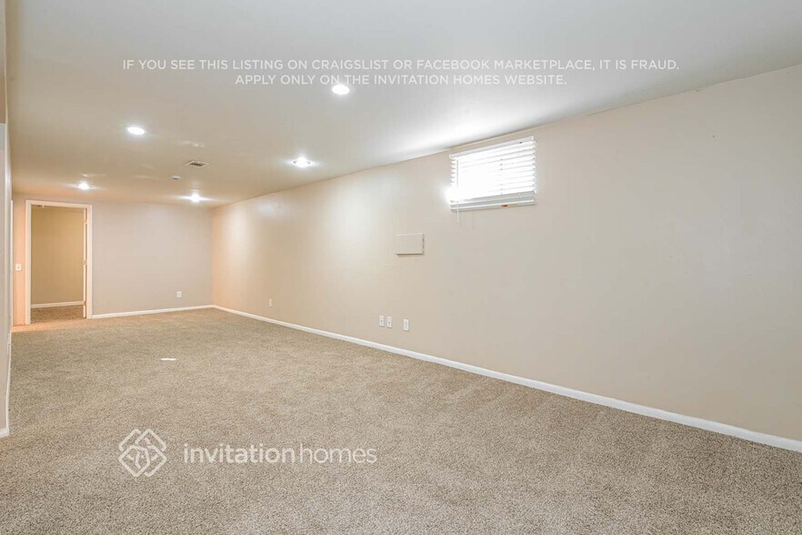 Building Photo - 2881 S Olathe Ct