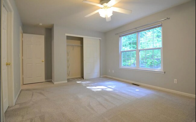 Building Photo - 5339 Lakewood Terrace