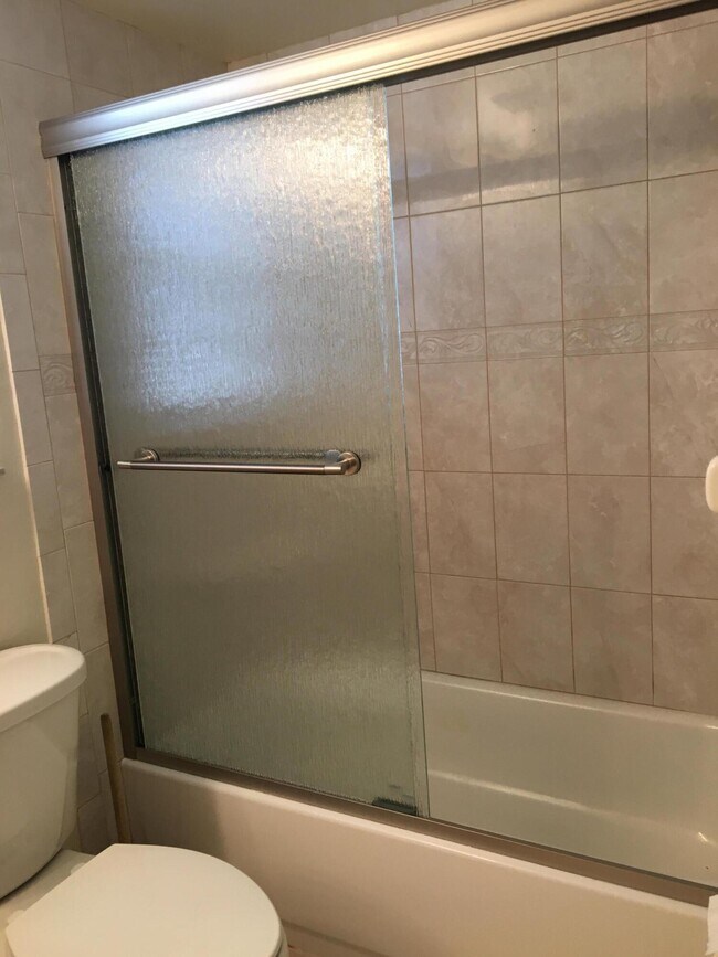 Building Photo - 2650 Greenwood Terrace