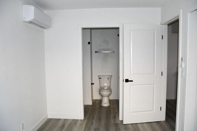 Building Photo - Valencia (994)