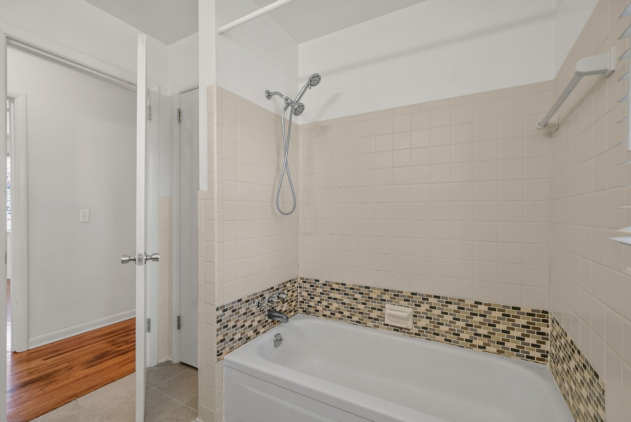 Building Photo - 4807 Jeffery Dr