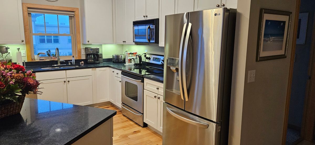 Building Photo - 2201 Village Ln