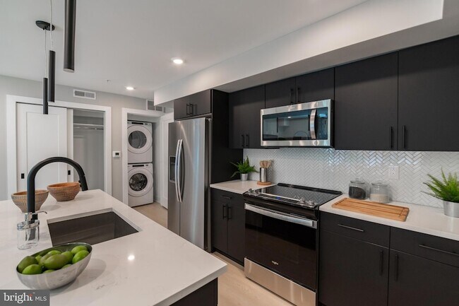 Building Photo - 6604 Ridge Ave