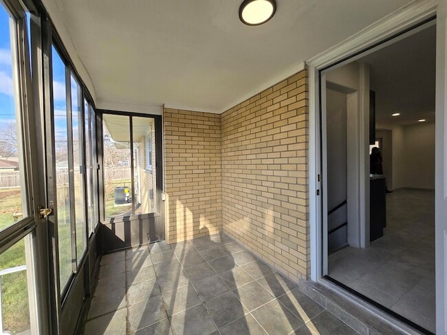 Building Photo - 7230 Beech Ave