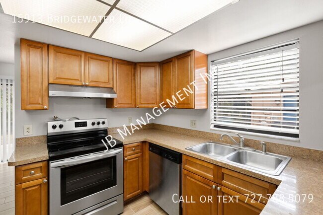 Building Photo - 15913 Bridgewater Ln