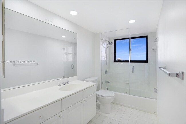 Building Photo - 3600 Yacht Club Dr