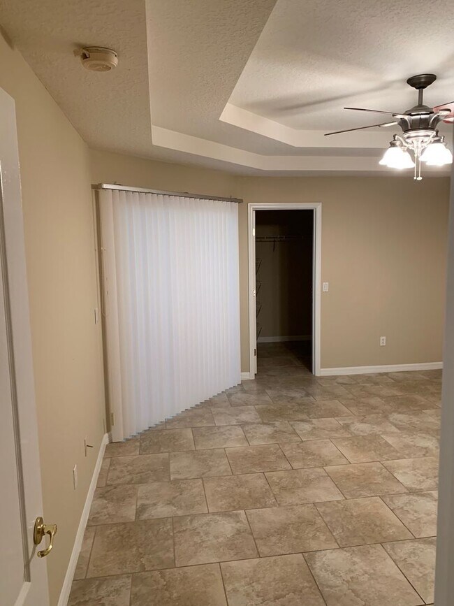 Building Photo - Beautiful 4-Bedroom, 2-Bath Home with Fenc...