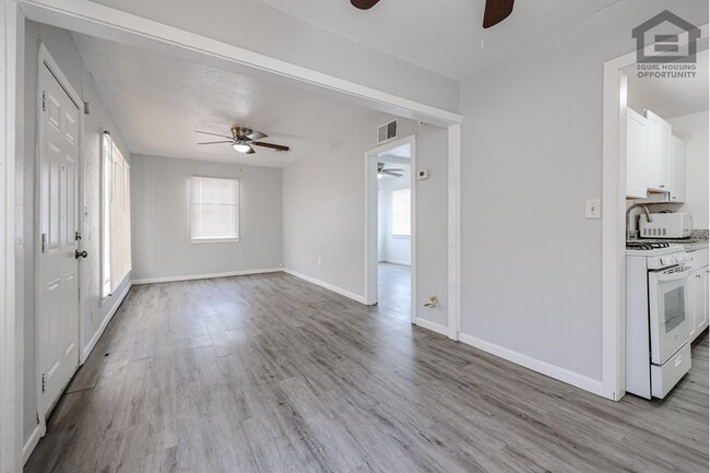 Building Photo - 1Bed/1Bath House at 32nd St/Thomas! Ready for Immediate Move-In! -- NO HOA!